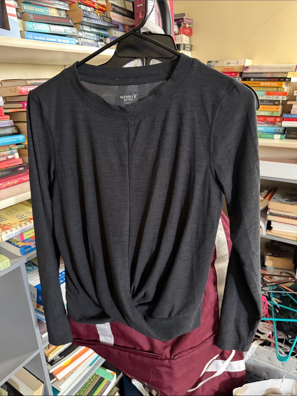 Old Navy Black Long-Sleeve Twist Hem Top
